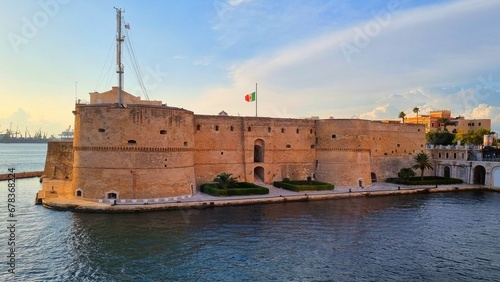 Cuadro en lienzo Tarent - Italien - Castello Aragonese
