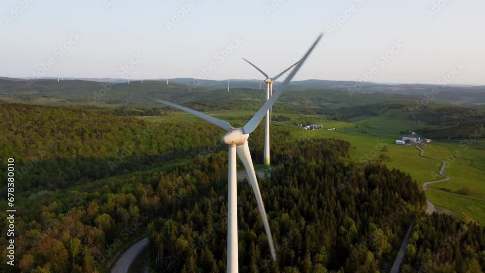 Parc d'énergie éolienne verte en campagne. Parc d'énergie éolienne verte en campagne.