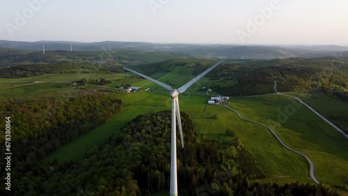 Parc d'énergie éolienne verte en campagne. photo