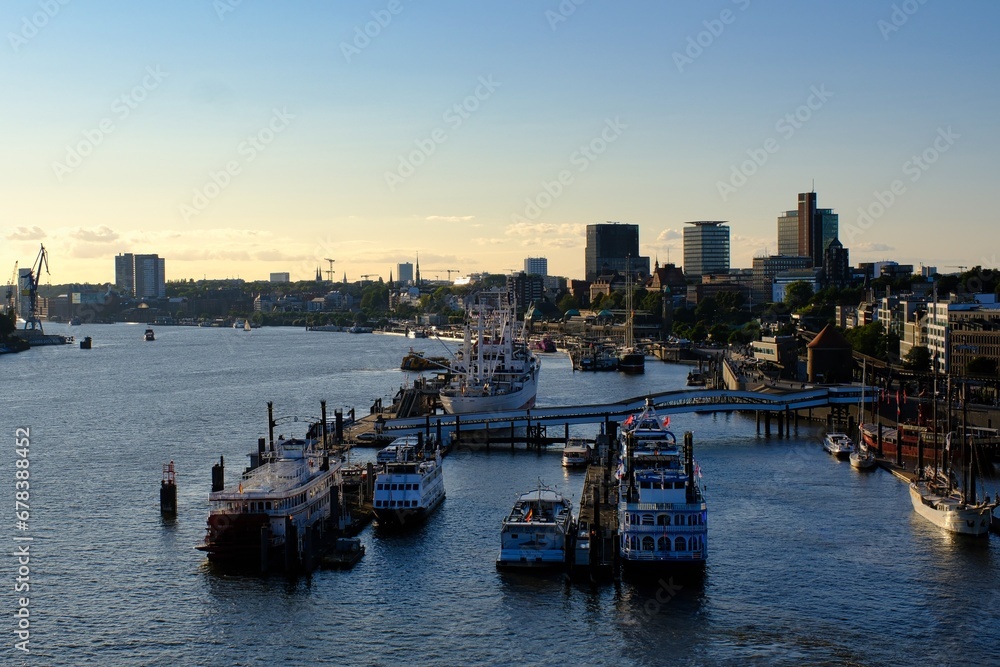 Panorama vom Hafen in der Hansestadt Hamburg