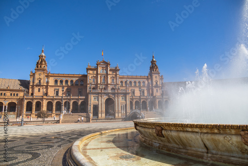 Brunnen Vorplatz Königspalast Sevilla
