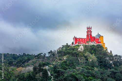 Wide view of the Palacio da Pena and the Moorish Castle