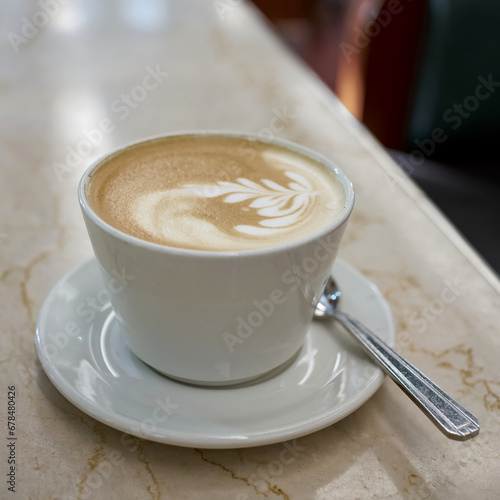 Eine Tasse Latte Macchiato auf einem Tisch in einem Cafe in der Altstadt von Prag photo
