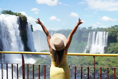 Garota nas Cataratas do Iguaçu photo