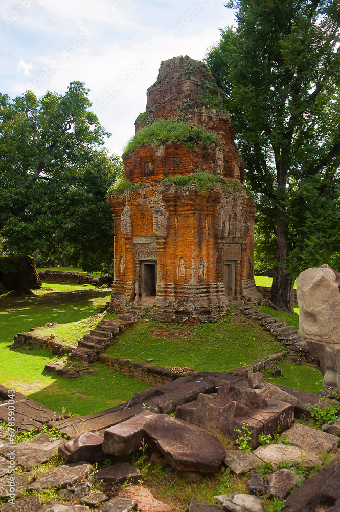 Brick Sanctuary, Bakong temple, Roluos Group, Siem Reap, Cambodia. First of the large mountain temples. Circa Late 9th century Brick Sanctuary, Bakong temple, Roluos Group, Siem Reap, Cambodia. First of the large mountain temples. Circa Late 9th century