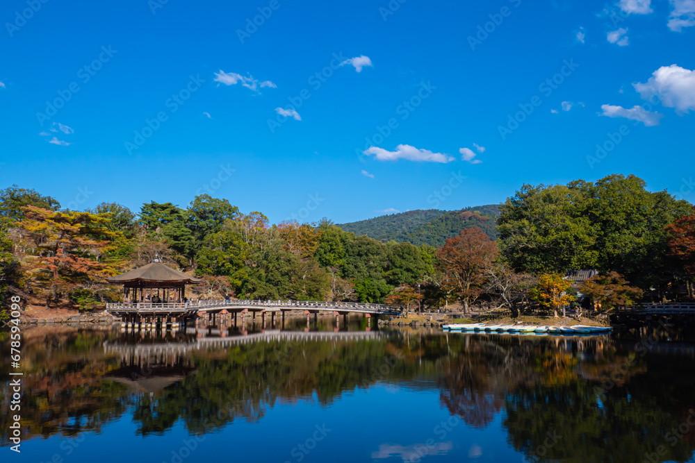 秋が近づく奈良の浮見堂