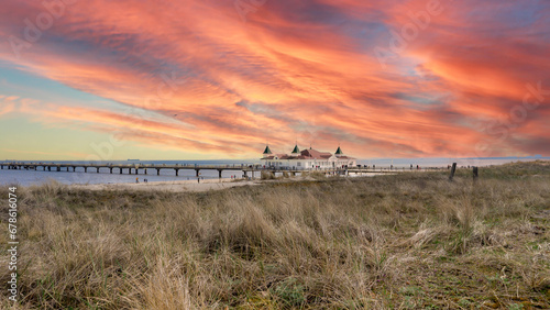 Fototapeta Naklejka Na Ścianę i Meble -  Pier and beach in Ahlbeck on the Baltic Sea on Usedom at sunset