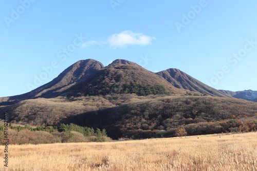 三俣山とススキ タデ原湿原