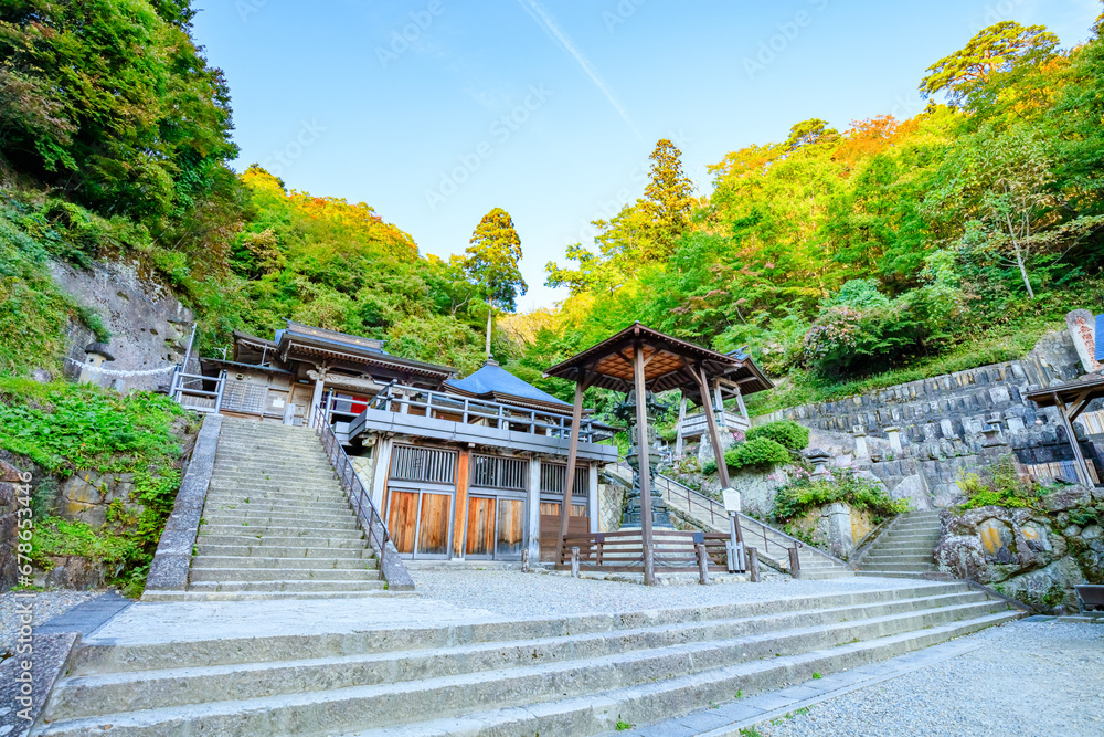 初秋の立石寺（山寺）　山形県山形市　Risshakuji Temple in early autumn. Yamagata Pref, Yamagata City.