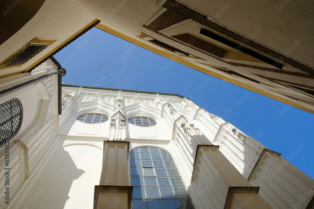 Fototapeta premium Blick in den Himmel_Passau am Dom