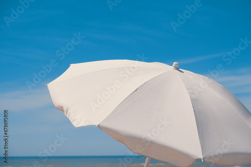 Sombrilla en la playa © Leonardo