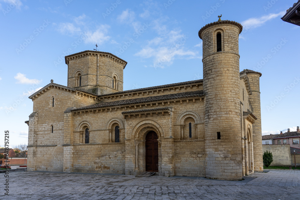 Obraz premium San Martin de Tours Romanesque church in Fromista at sunset, Palencia, Castilla León, Spain.