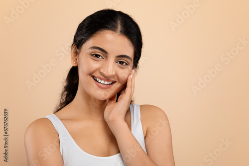Obraz na płótnie Shy Beautiful Indian Woman Touching Her Smooth Skin And Looking At Camera