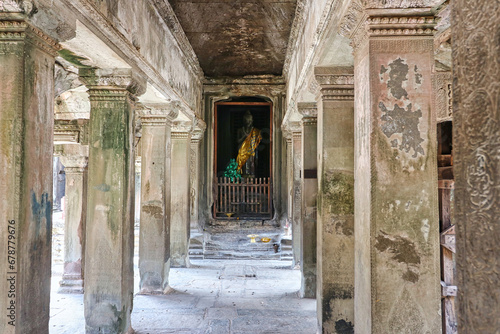 Buddha being worshipped in the outer sanctum of the Angkor wat templex complex at Siem Reap, Cambodia, Asia