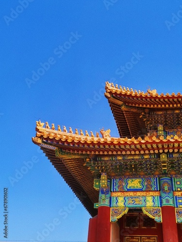 Vertical shot of a corner of an ancient temple in forbidden city googong photo