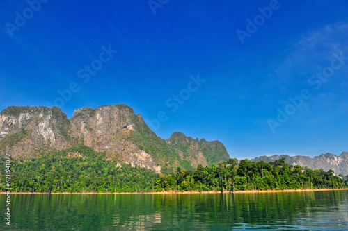 Fototapeta Naklejka Na Ścianę i Meble -  Suratthani, lake south of Thailand, It is one of the beautiful lakes that are famous in Thailand. There is a perfect balance of nature and wildlife.