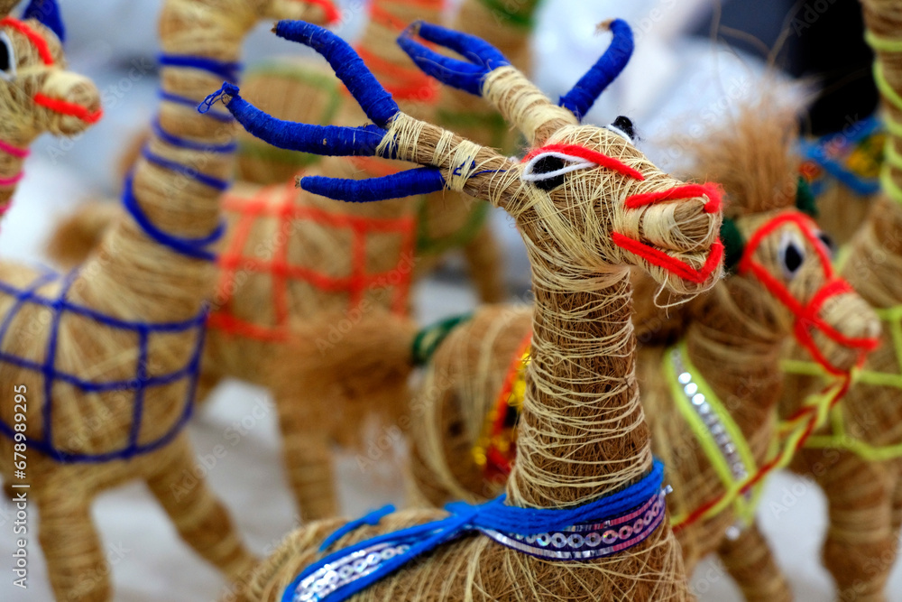 Obraz premium Beautiful traditional handicrafts, for sale during Handicraft Fair in Pune. Selective focus.