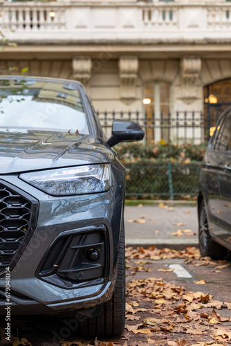 Photography SUV garé à paris