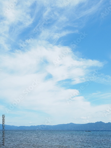 夏の青空と白い雲