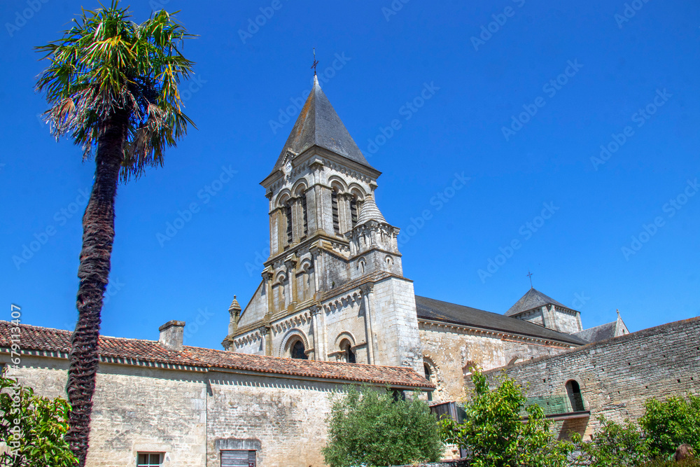 Nieul-sur-l'Autise. Clocher de l'abbaye Saint-Vincent. Vendée. Pays de la Loire