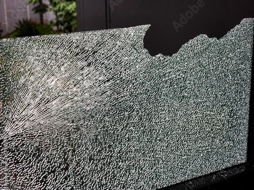 Fotografia pattern of tempered glass shards