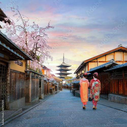 Kyoto, Japan - March 30 2023: The Yasaka Pagoda  known as Tower of Yasaka or Yasaka-no-to. The 5-story pagoda is the last remaining structure of Hokan-ji Temple which is built in the 6th-century © coward_lion