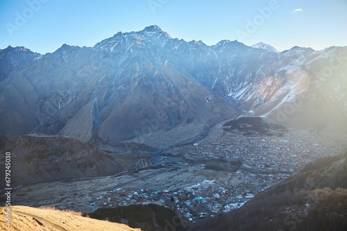 A mountain range and a village at the bottom at the foot.
