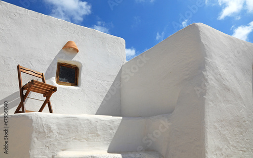 casa de pueblo blanco con silla en la calle cielo azul  almería cabo de gata nijar paisaje mediterraneo 4M0A5601-as23 photo
