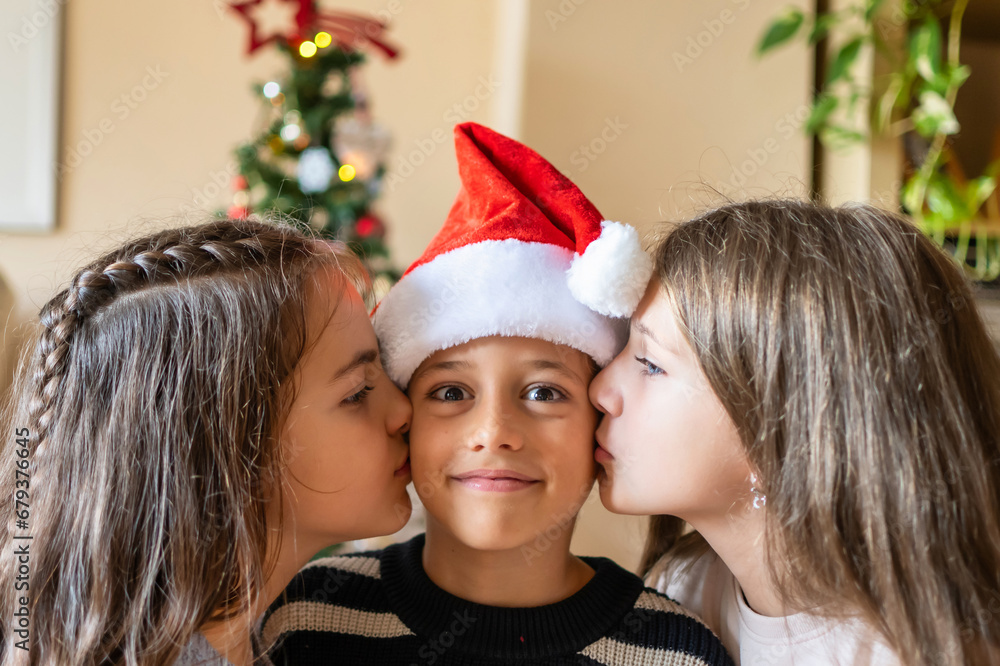 3 Siblings Captures the Magic of Christmas in Hugs and Smiles 3 Siblings Captures the Magic of Christmas in Hugs and Smiles