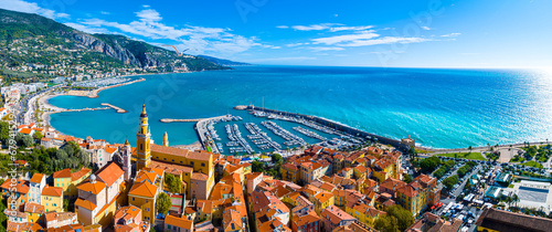 Foto View of Menton, a town on the French Riviera in southeast France known for beach