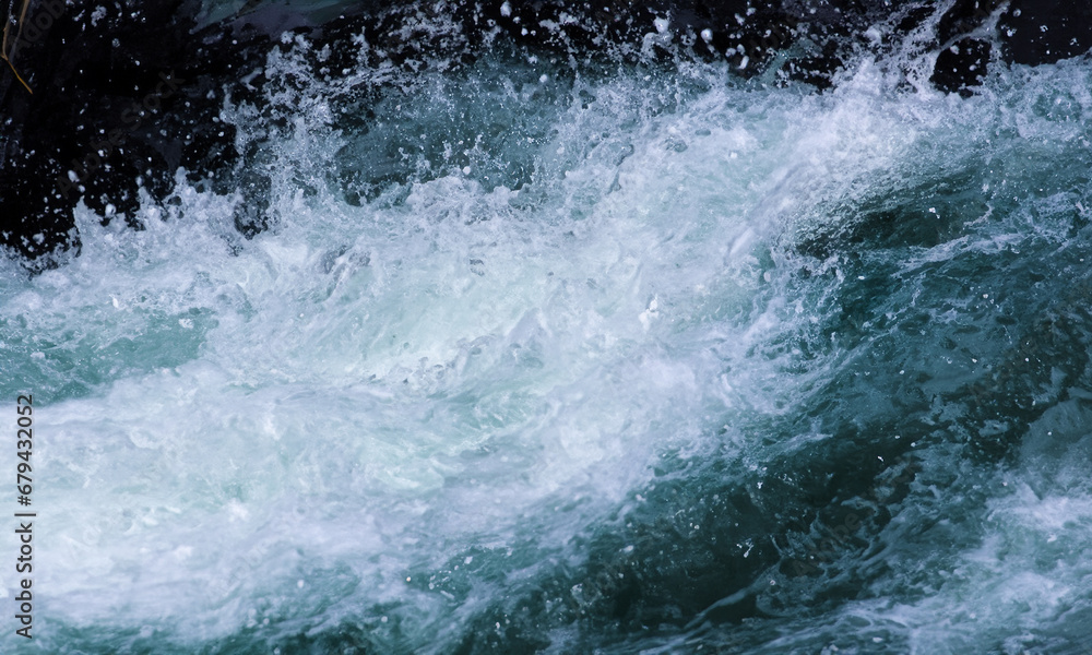 Fototapeta premium water flowing into the water