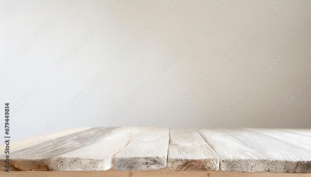 何もない美しい木目の白いテーブル　白くて明るい壁