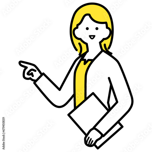 書類を持ち、指を指す女性.