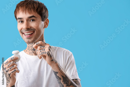 Young tattooed man with den...