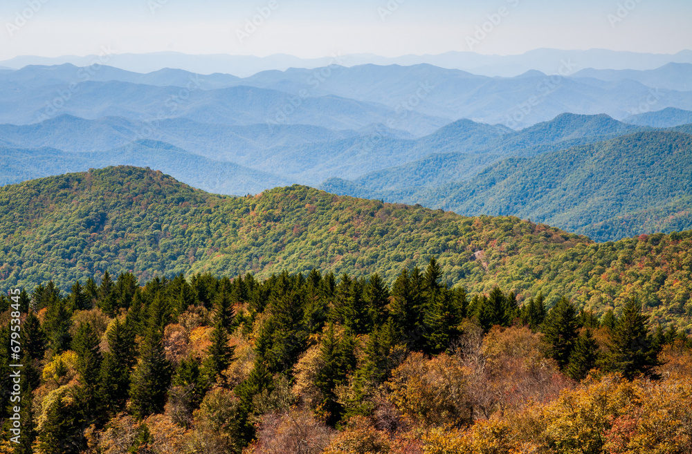 Obraz premium Blue Ridge Parkway, Famous Road linking Shenandoah National Park to Great Smoky Mountains National Park