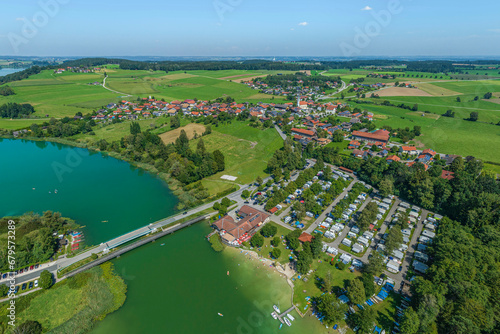 Das Zweiseendorf Tettenhausen am Waginger und am Tachinger See im Luftbild
