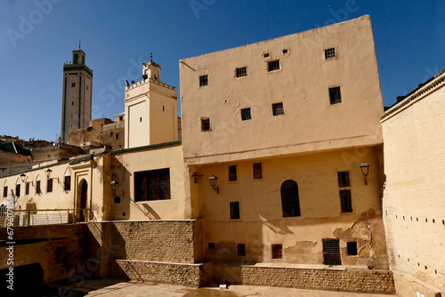 Fes, vicoli e attività di commercio nel Souk dell'antica Medina. Fez, Marocco photo