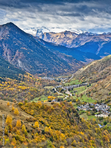 Autumn walk with views of the snow-capped mountains among the autumn colors.