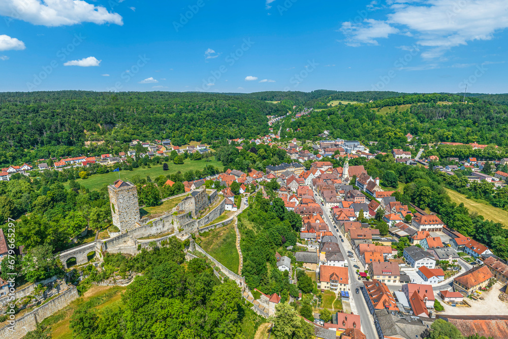 Die romantische Stadt Pappenheim an der Altmühl im Luftbild