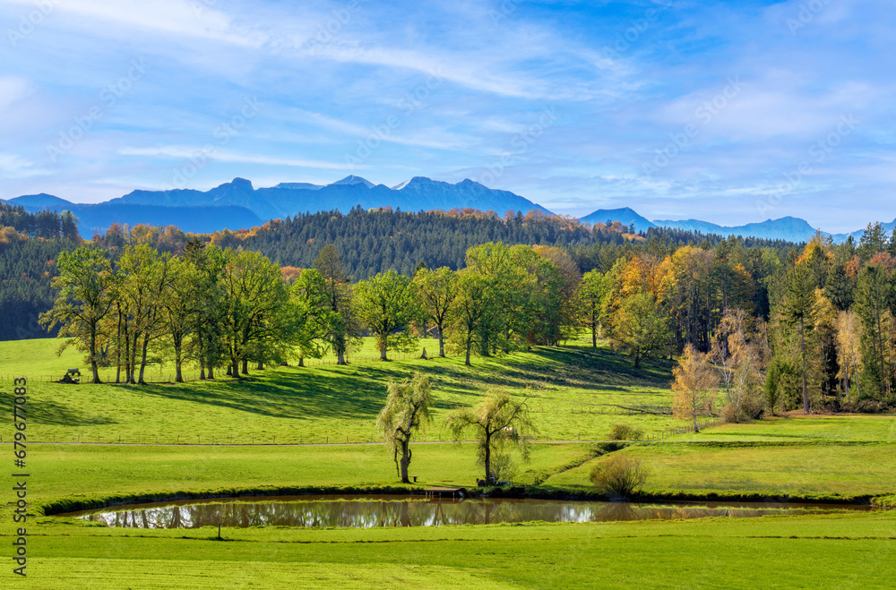 Herbstlandschaft im blauen Land bei Obersöchering, Bayern, Deutschland, Europa Herbstlandschaft im blauen Land bei Obersöchering, Bayern, Deutschland, Europa