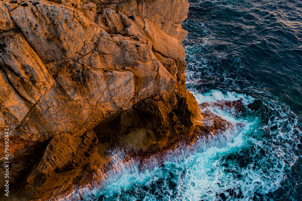 Waves crash against the rocks on the Mediterranean coast
Mediterraneo Islas Baleares