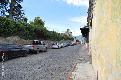 Avenida de piedra en Antigua Guatemala.