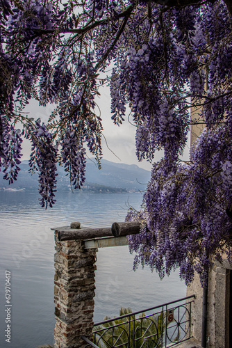 Ausblick von einem Kloster am Lago Maggiore 