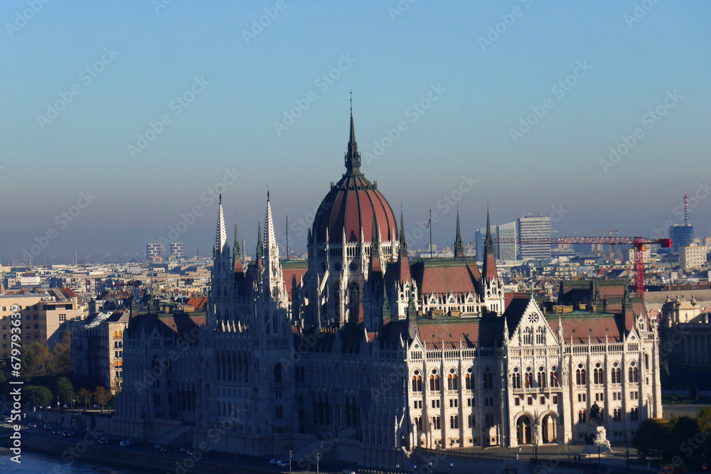 Obraz premium Parlamentsgebäude von Budapest an der Donau