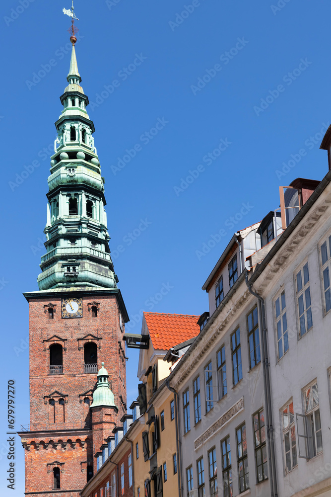Obraz premium Downtown Copenhagen with old houses and church.