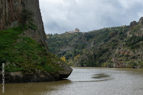 Bild auf Leinwand Río Duero a su paso por Miranda do Douro, Portugal