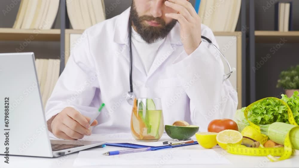 Dietitian thoughtful, diet plan. Dietitian thoughtful, diet plan.