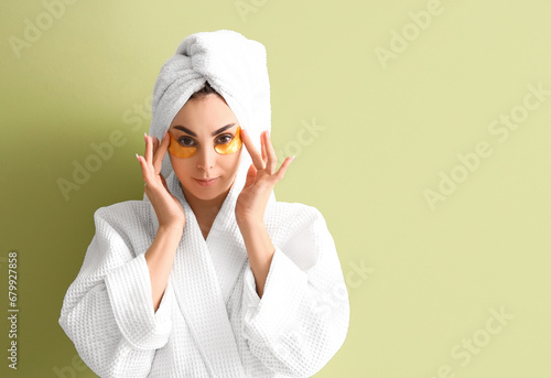 Pretty young woman in bathr...