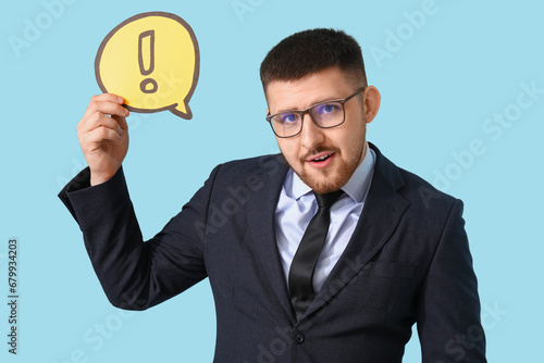 Young businessman holding s...