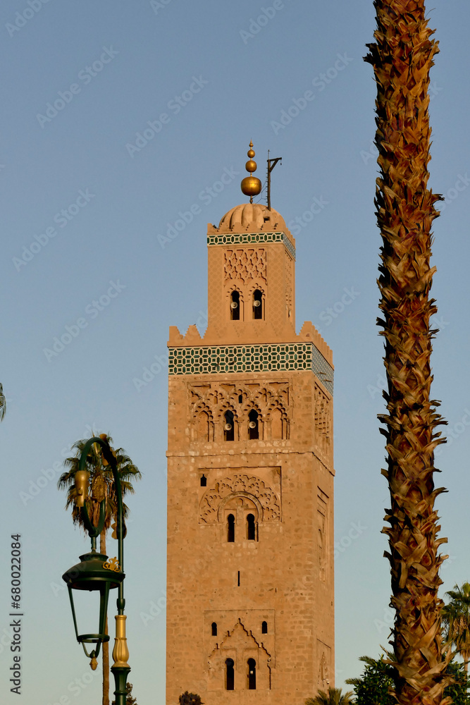 Il minareto della moschea Al Koutoubia nella Medina di Marrakech vicino a piazza Jemaa el-Fnaa
